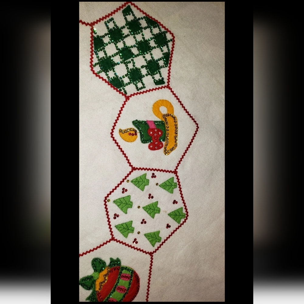 Mid-Century Bucilla Christmas Tree Skirt - Picture 5 of 12